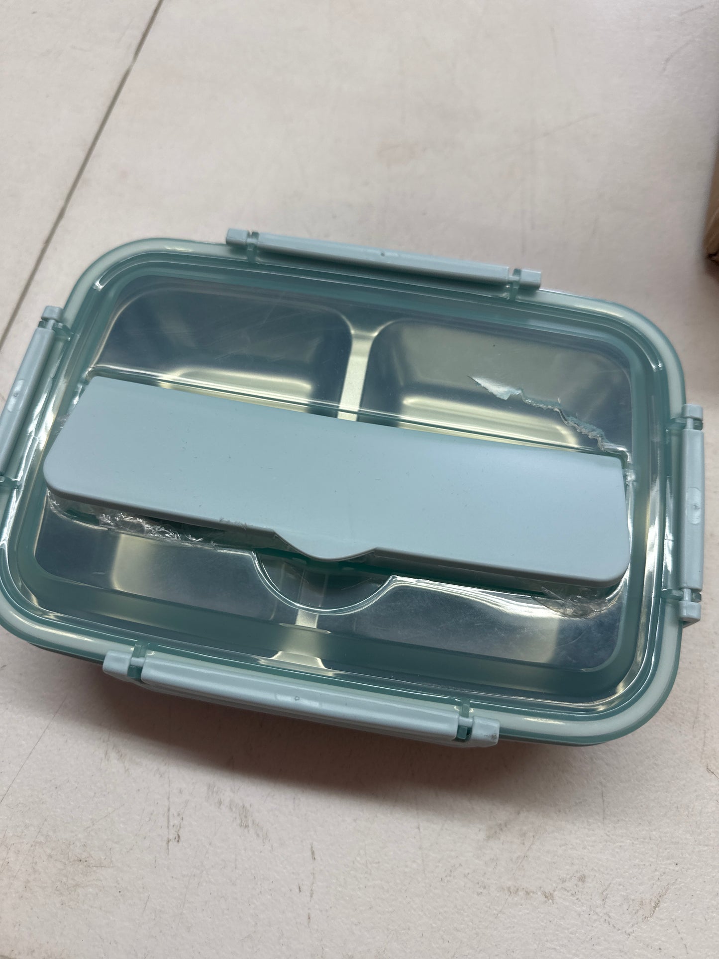 Contenedor de comida con detalle