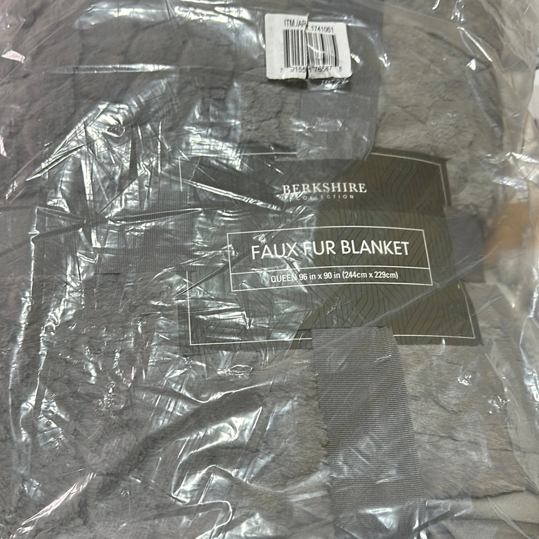 Faux fur blanket