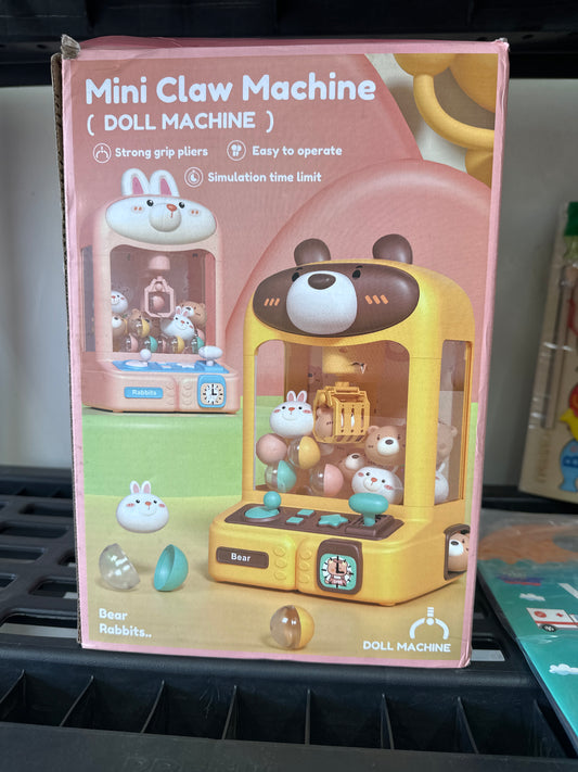 Mini claw machine