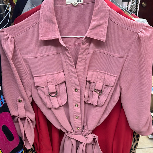 Blusa rosa con cinto