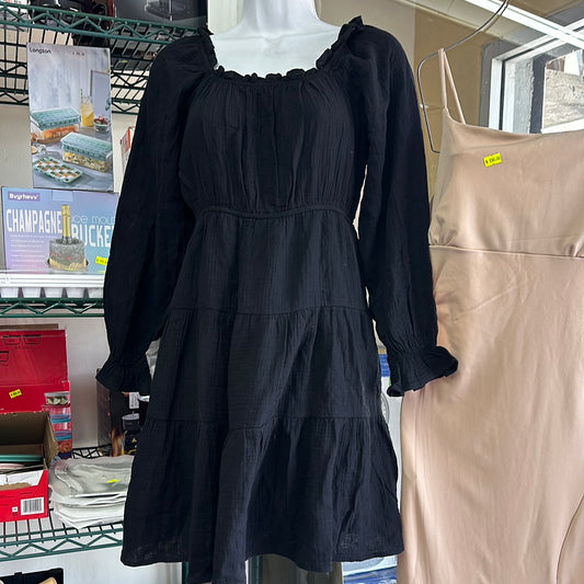 Vestido negro con elástico en la cintura